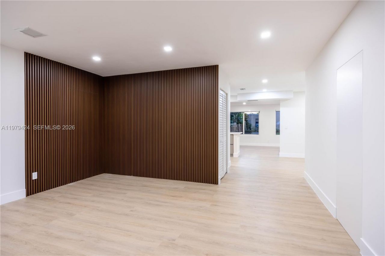 6070 SW 42nd St, Miami, FL 33155 Photo