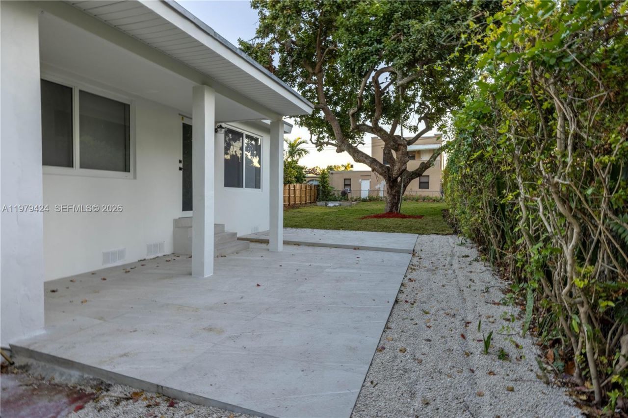 6070 SW 42nd St, Miami, FL 33155 Photo