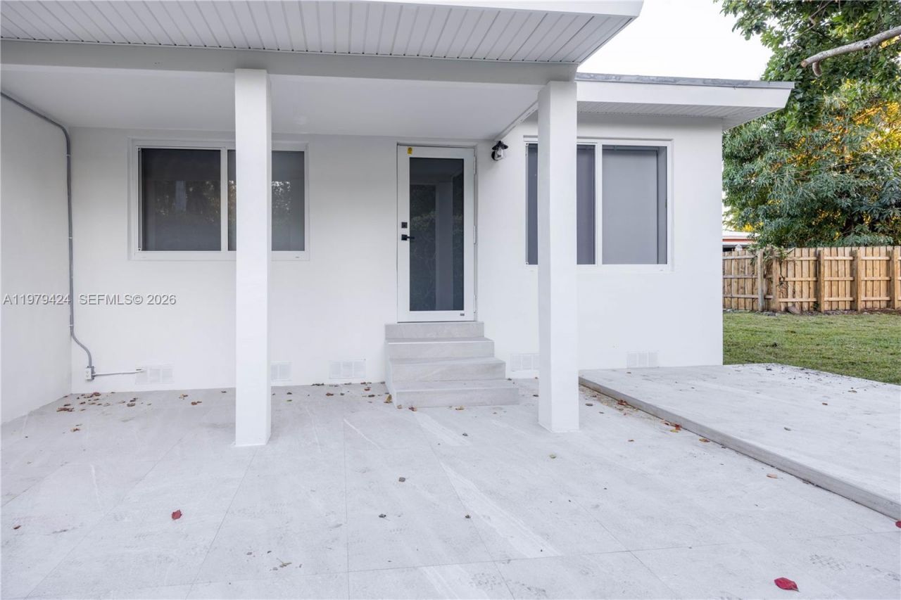 6070 SW 42nd St, Miami, FL 33155 Photo