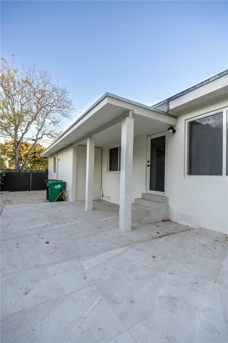 6070 SW 42nd St, Miami, FL 33155 Photo