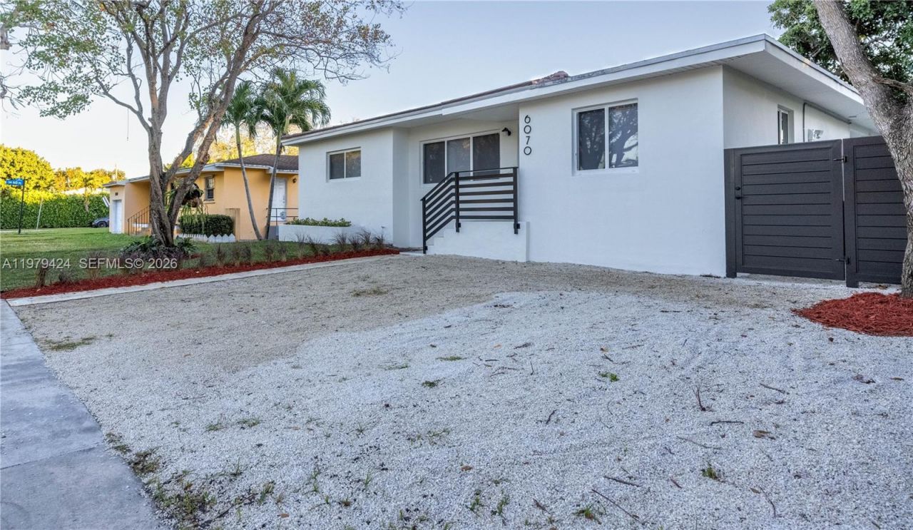 6070 SW 42nd St, Miami, FL 33155 Photo