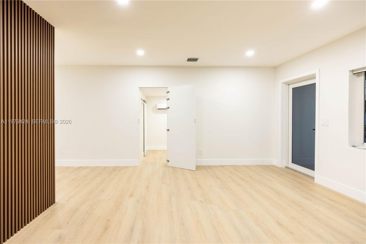 6070 SW 42nd St, Miami, FL 33155 Photo