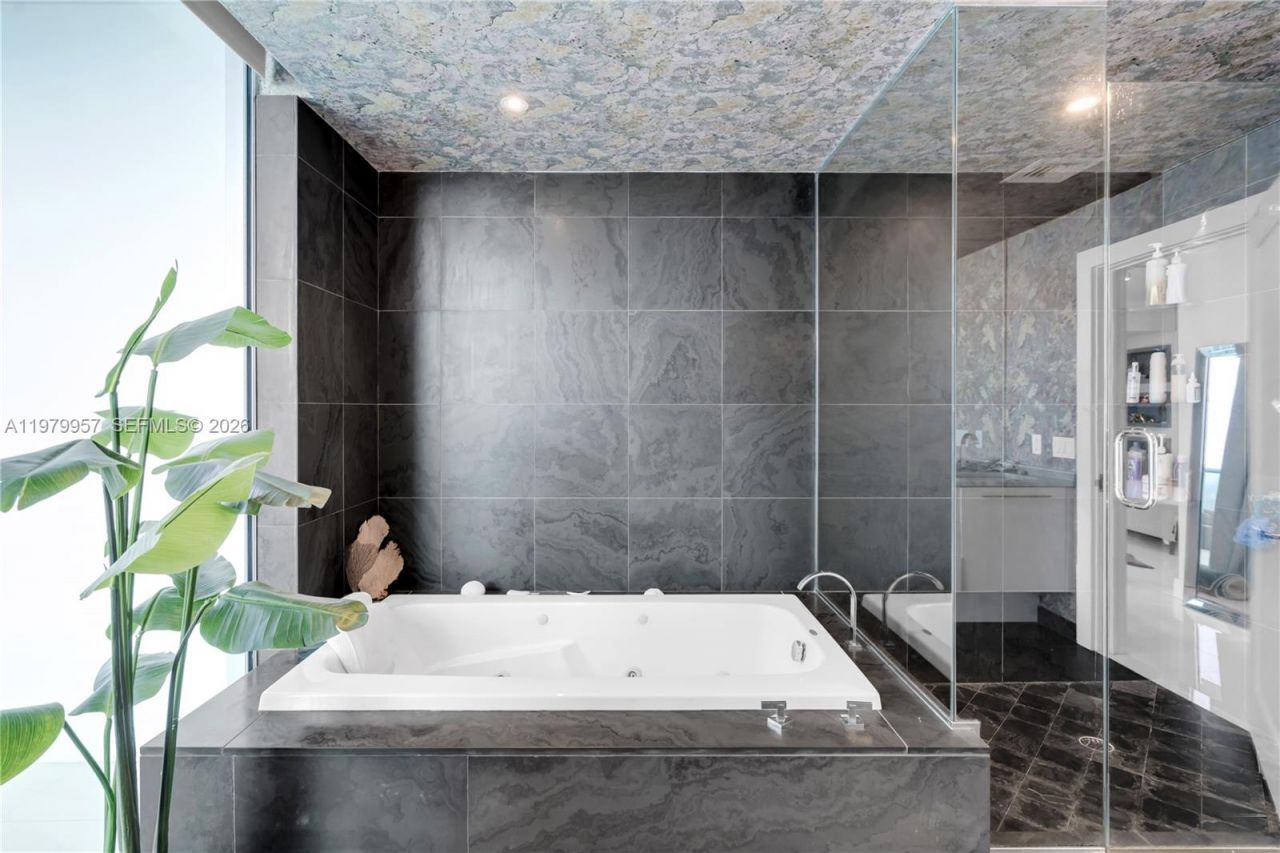 900 Biscayne Blvd , Unit PH6109, Miami, FL 33132 Photo