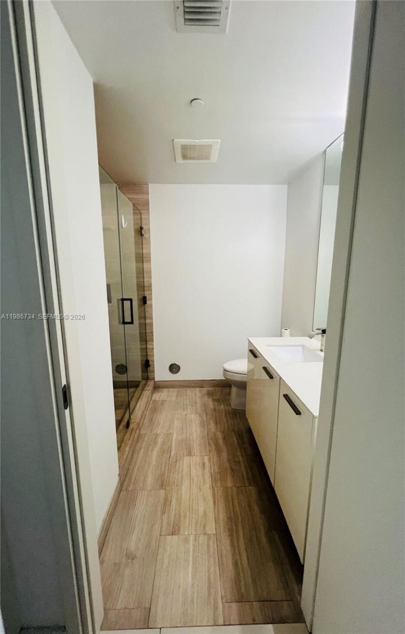 1300 Brickell Bay Dr, Unit 1606, Miami, FL 33131 Photo