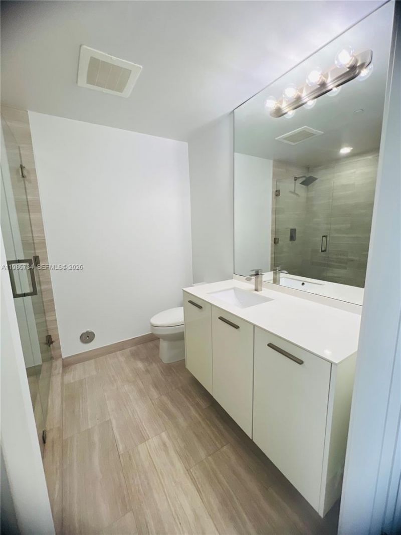 1300 Brickell Bay Dr, Unit 1606, Miami, FL 33131 Photo