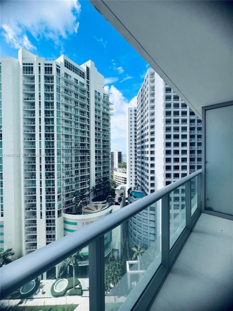 1300 Brickell Bay Dr, Unit 1606, Miami, FL 33131 Photo