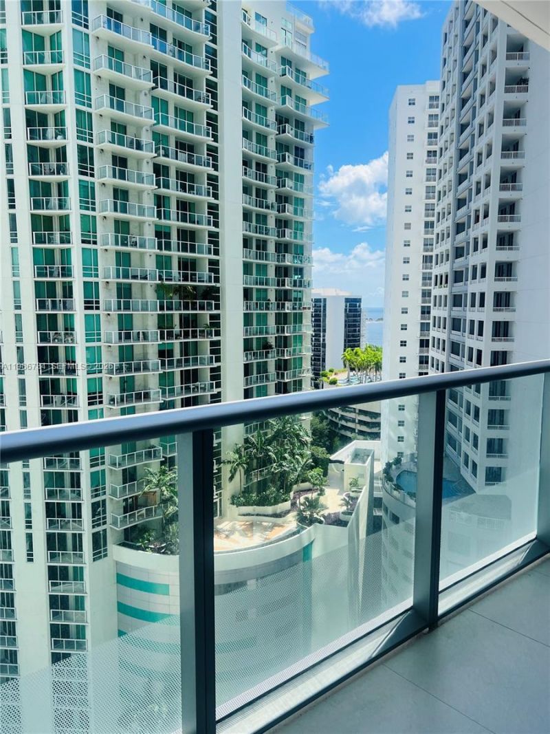 1300 Brickell Bay Dr, Unit 1606, Miami, FL 33131 Photo