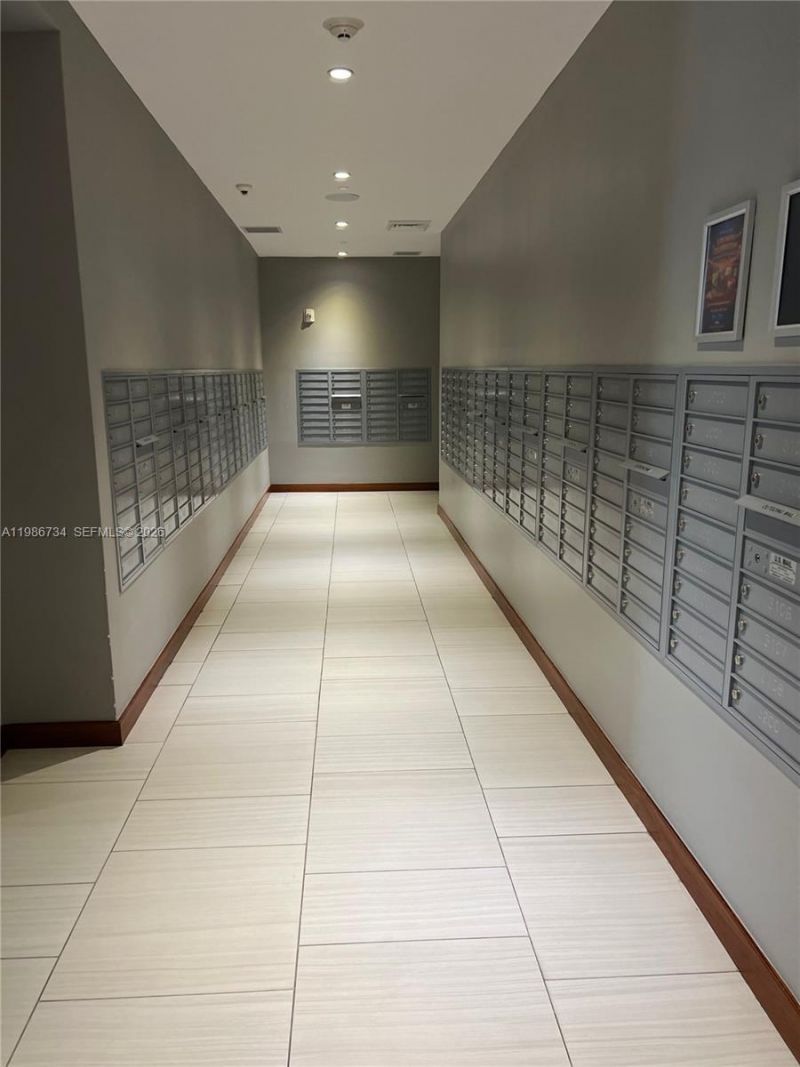 1300 Brickell Bay Dr, Unit 1606, Miami, FL 33131 Photo