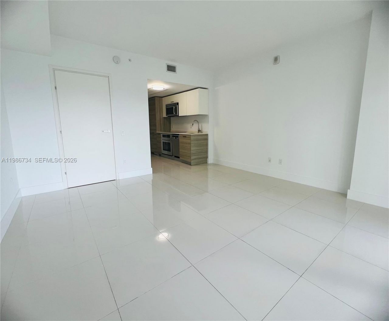1300 Brickell Bay Dr, Unit 1606, Miami, FL 33131 Photo