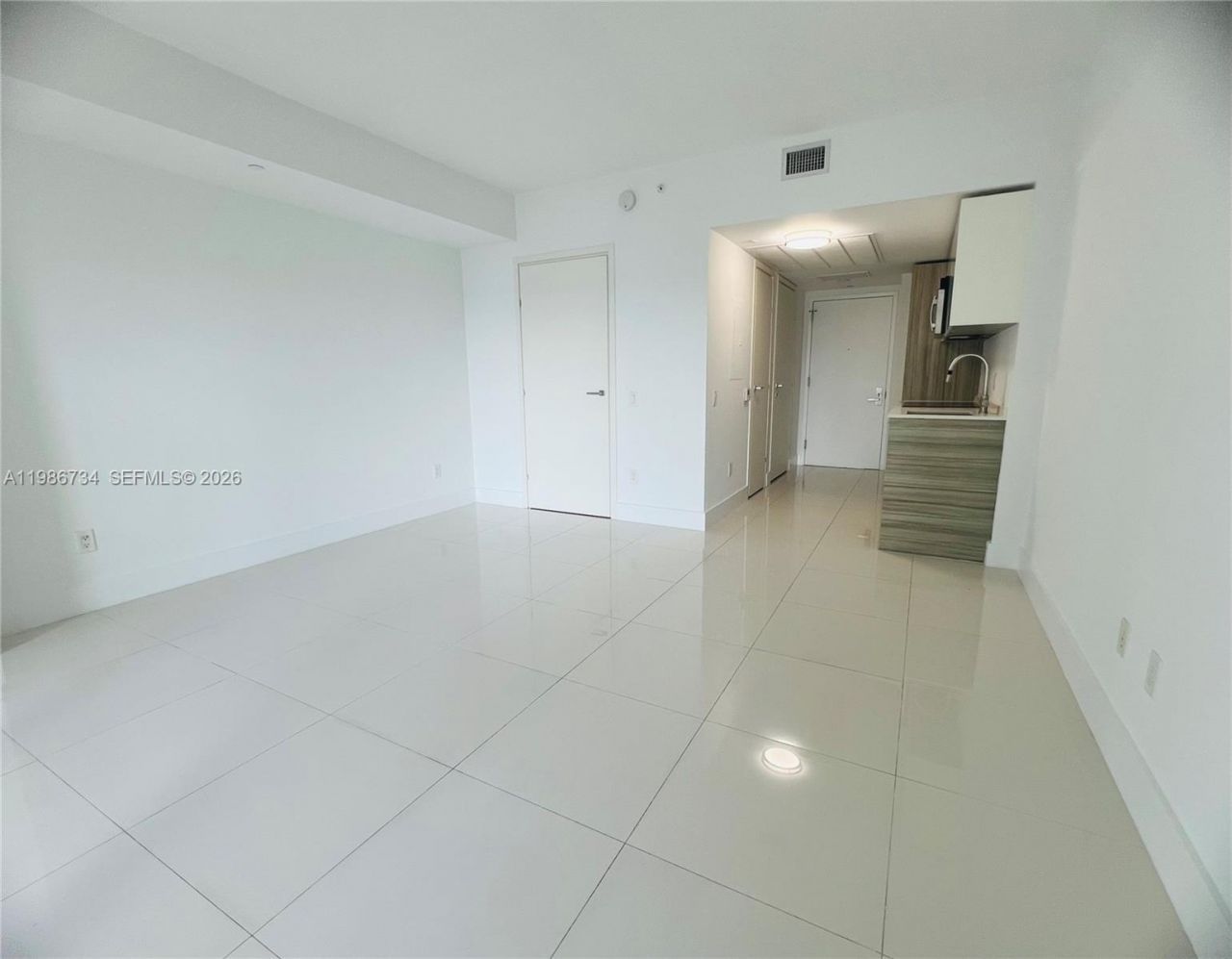 1300 Brickell Bay Dr, Unit 1606, Miami, FL 33131 Photo