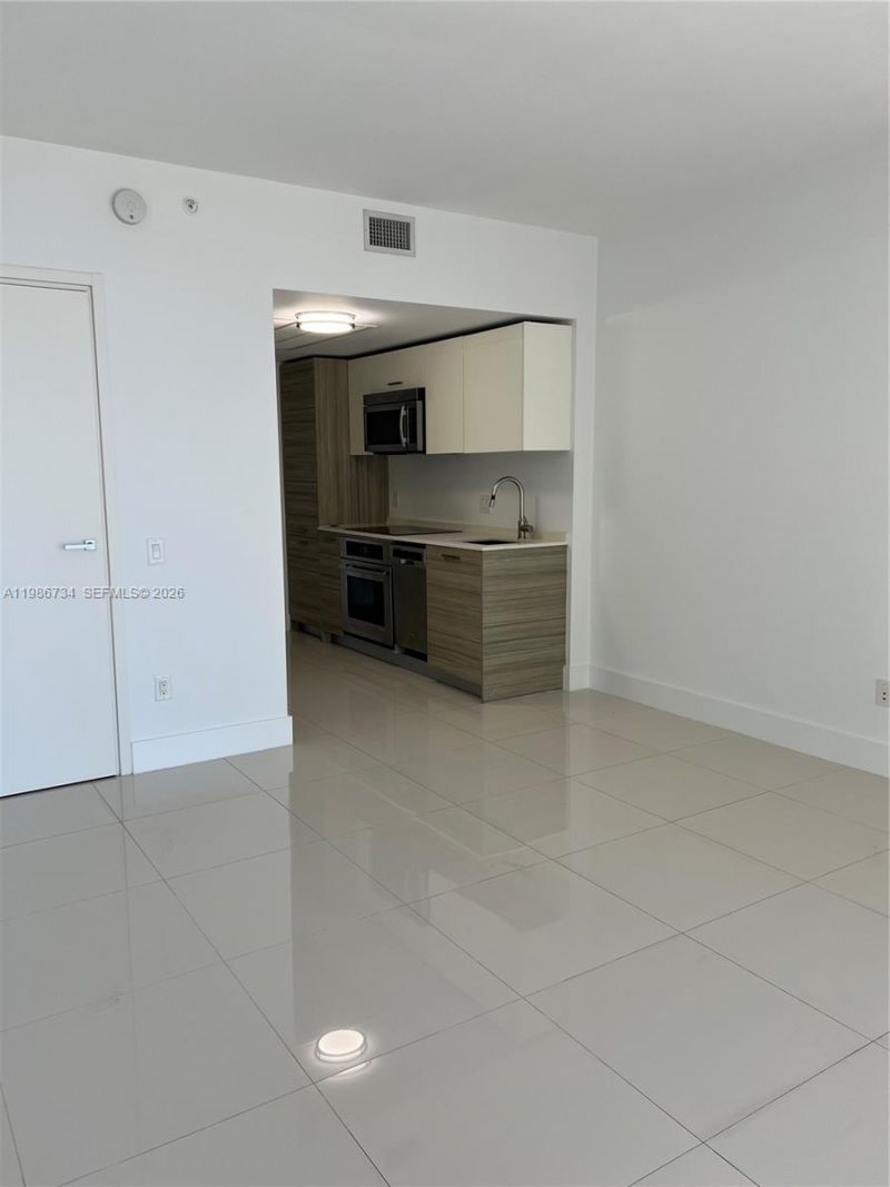 1300 Brickell Bay Dr , Unit 1606, Miami, FL 33131 Photo