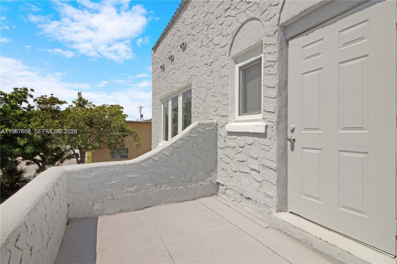 327 SW 20th St, Unit 2, Fort Lauderdale, FL 33315 Photo