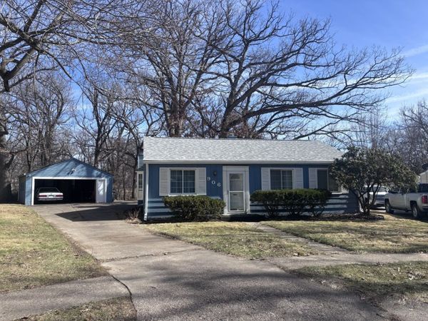 906 40th Street Court , Moline, IL 61265