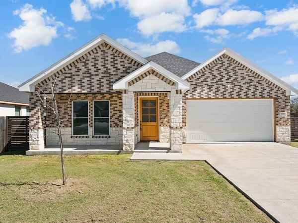 809 S Adelaide Street, Terrell, TX 75160