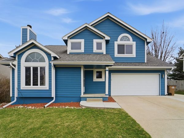 401 Edgewood Lane, Pleasant Hill, IA 50327