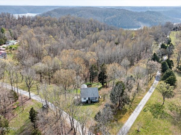 676 Sunny Point Rd, Baxter, TN 38544