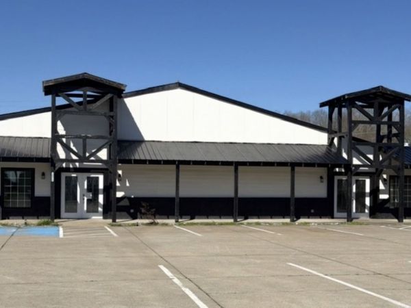 201 Willow Ave E, Waverly, TN 37185