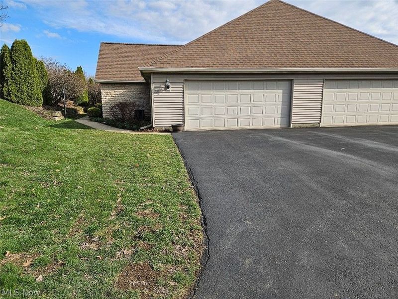 2585 Barnstone Avenue SW, Canton, OH 44706 Photo 2