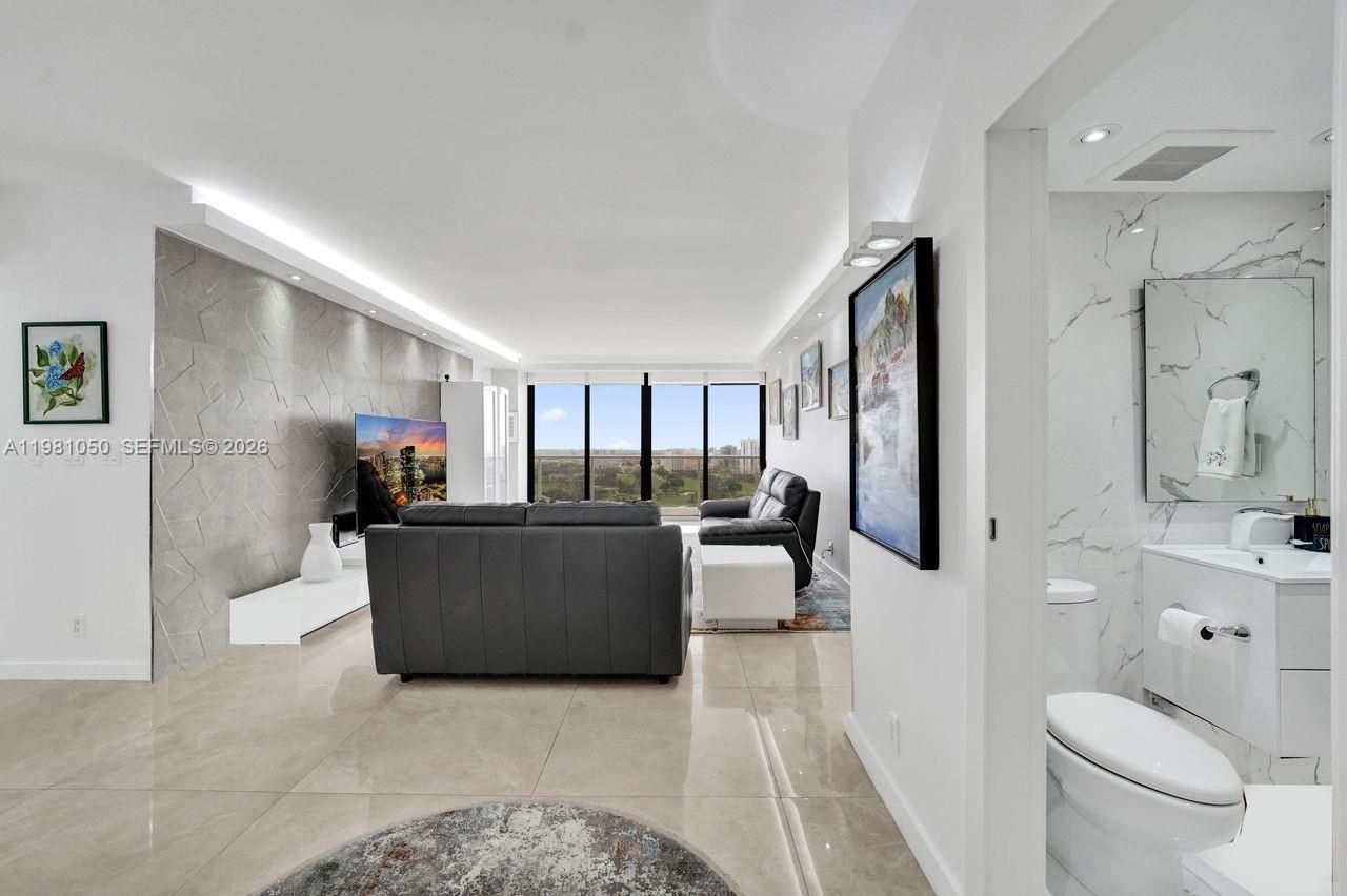 20281 E Country Club Dr, Unit 2209, Aventura, FL 33180 Photo