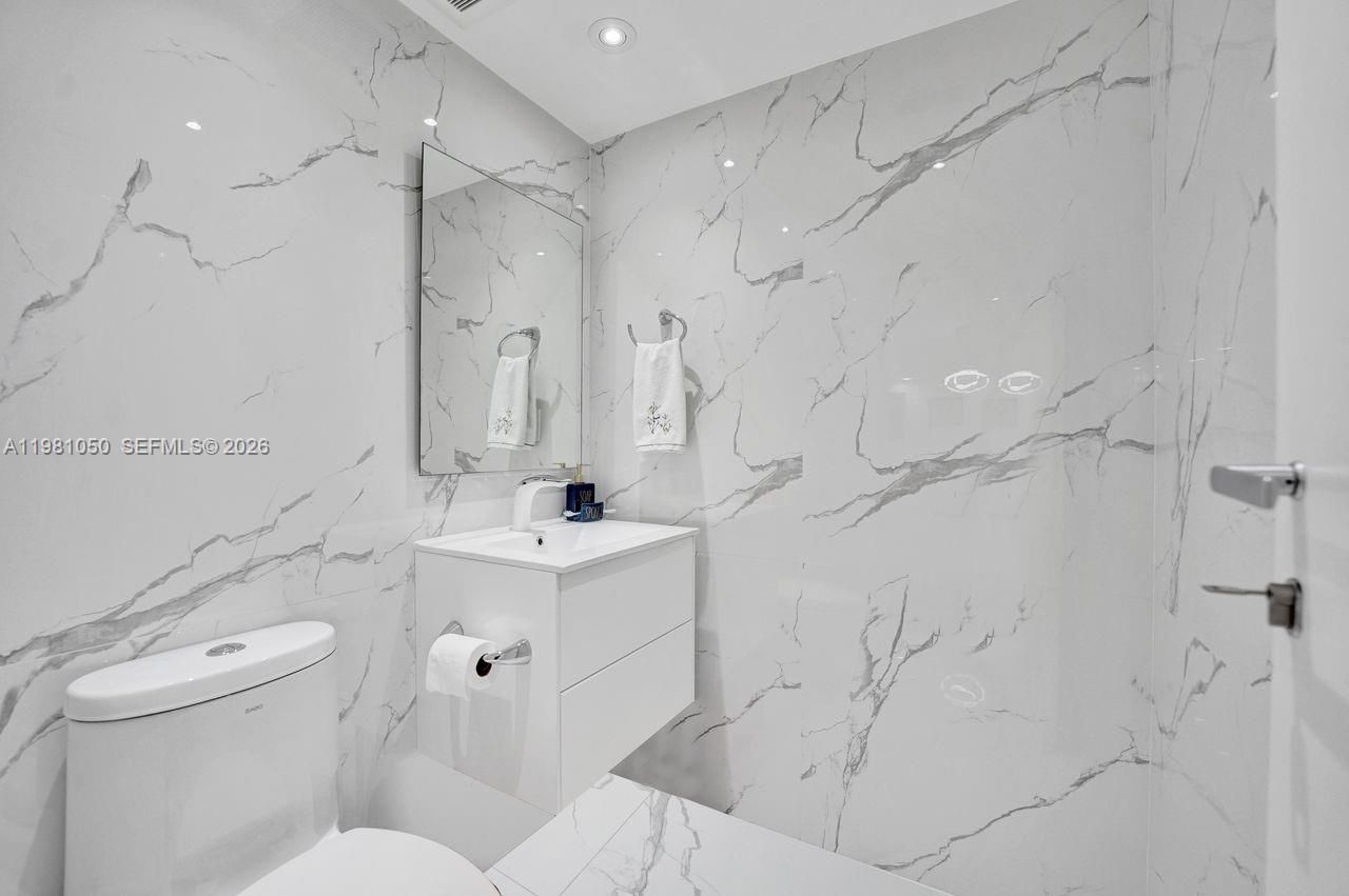 20281 E Country Club Dr, Unit 2209, Aventura, FL 33180 Photo