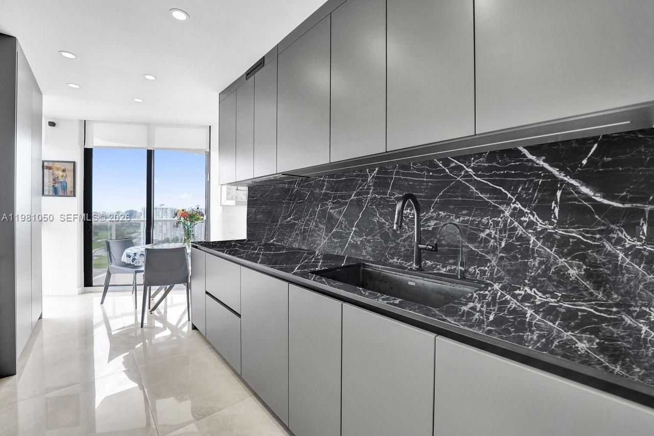 20281 E Country Club Dr, Unit 2209, Aventura, FL 33180 Photo