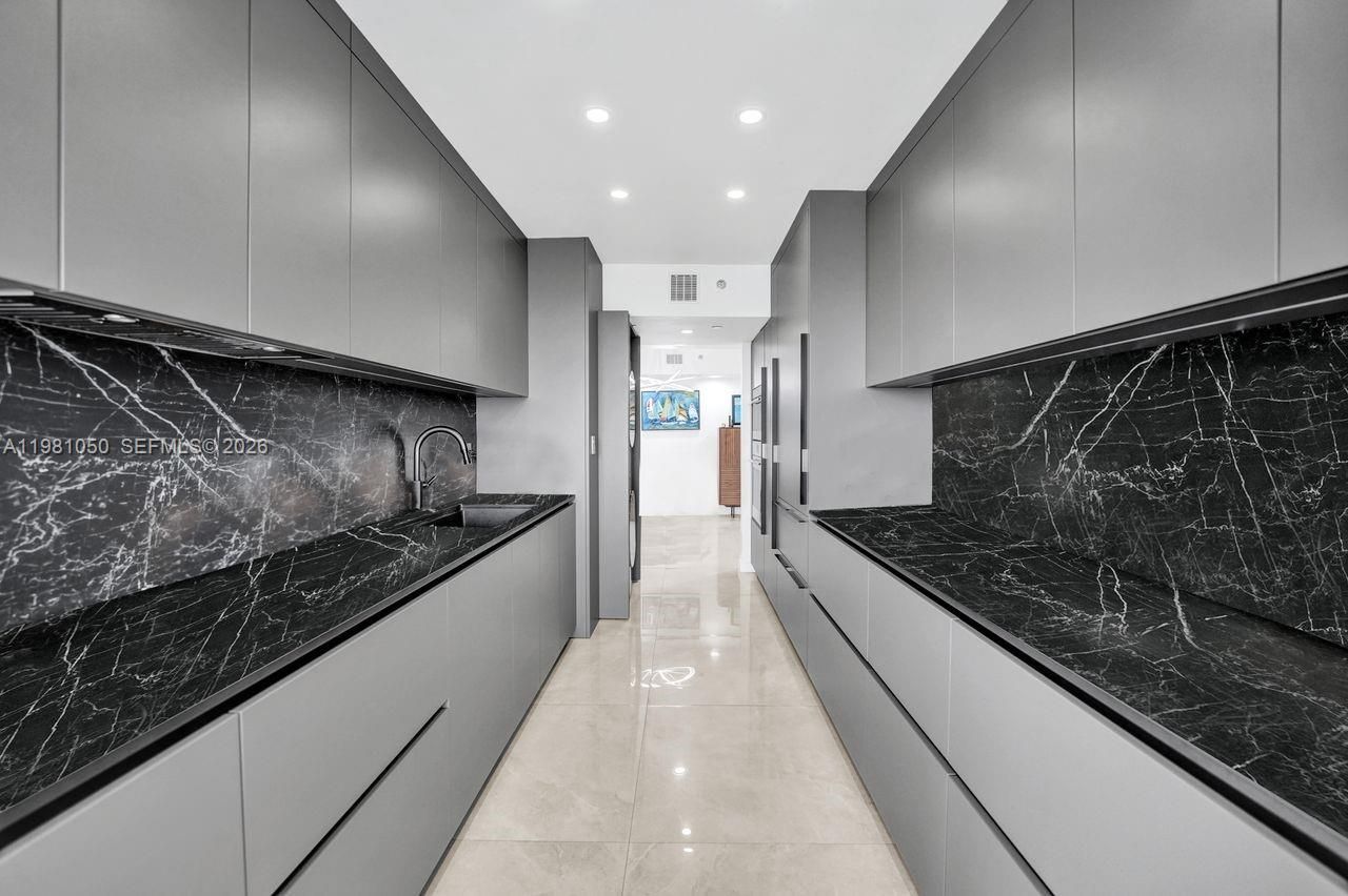 20281 E Country Club Dr, Unit 2209, Aventura, FL 33180 Photo