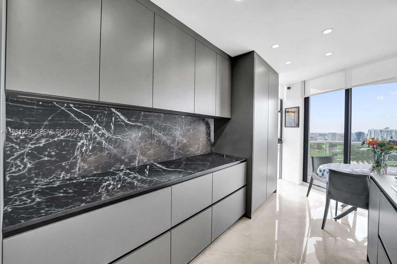 20281 E Country Club Dr, Unit 2209, Aventura, FL 33180 Photo