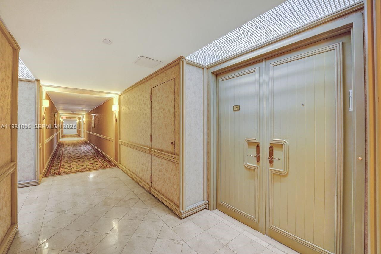 20281 E Country Club Dr, Unit 2209, Aventura, FL 33180 Photo