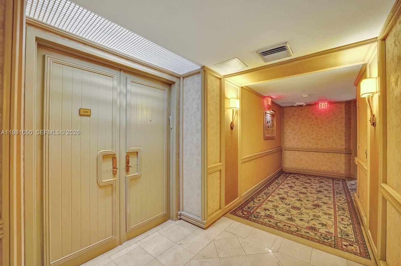 20281 E Country Club Dr, Unit 2209, Aventura, FL 33180 Photo