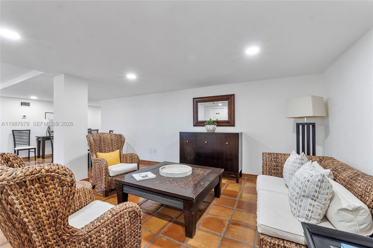 170 N Ocean Blvd, Unit 304, Palm Beach, FL 33480 Photo