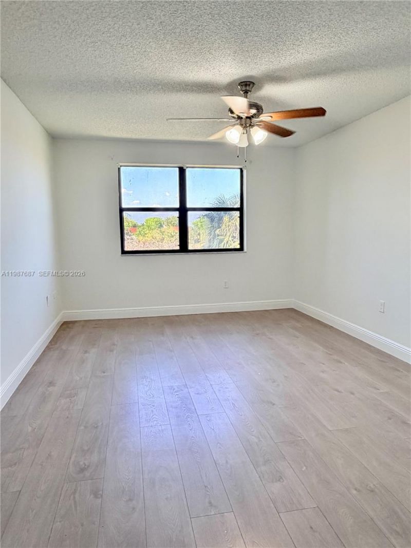 281 W Park Dr , Unit 8-14, Miami, FL 33172 Photo