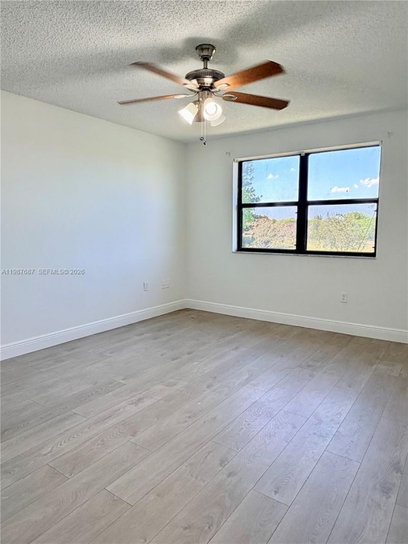 281 W Park Dr , Unit 8-14, Miami, FL 33172 Photo