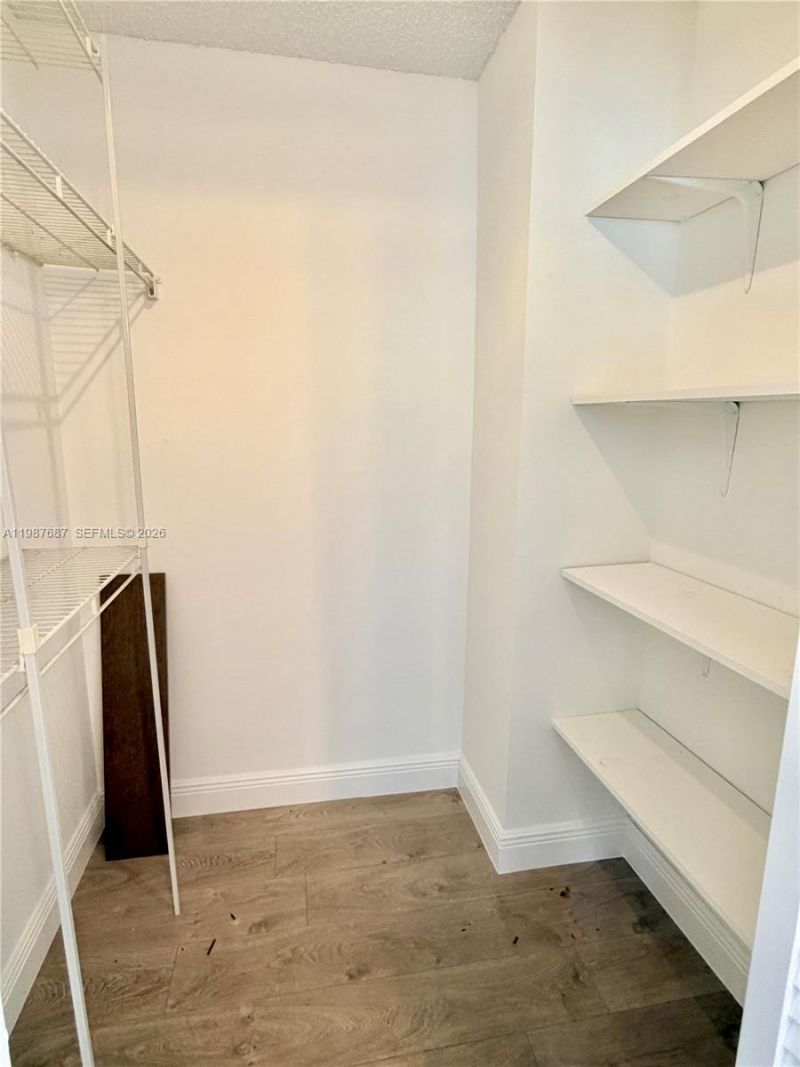 281 W Park Dr , Unit 8-14, Miami, FL 33172 Photo