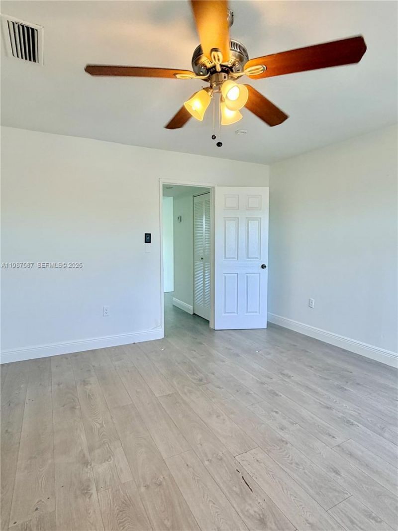 281 W Park Dr , Unit 8-14, Miami, FL 33172 Photo