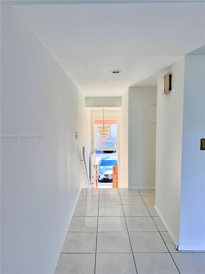 281 W Park Dr , Unit 8-14, Miami, FL 33172 Photo