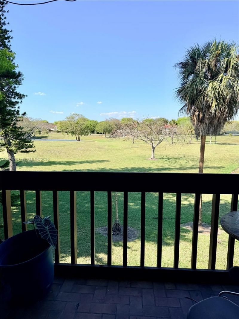 281 W Park Dr , Unit 8-14, Miami, FL 33172 Photo