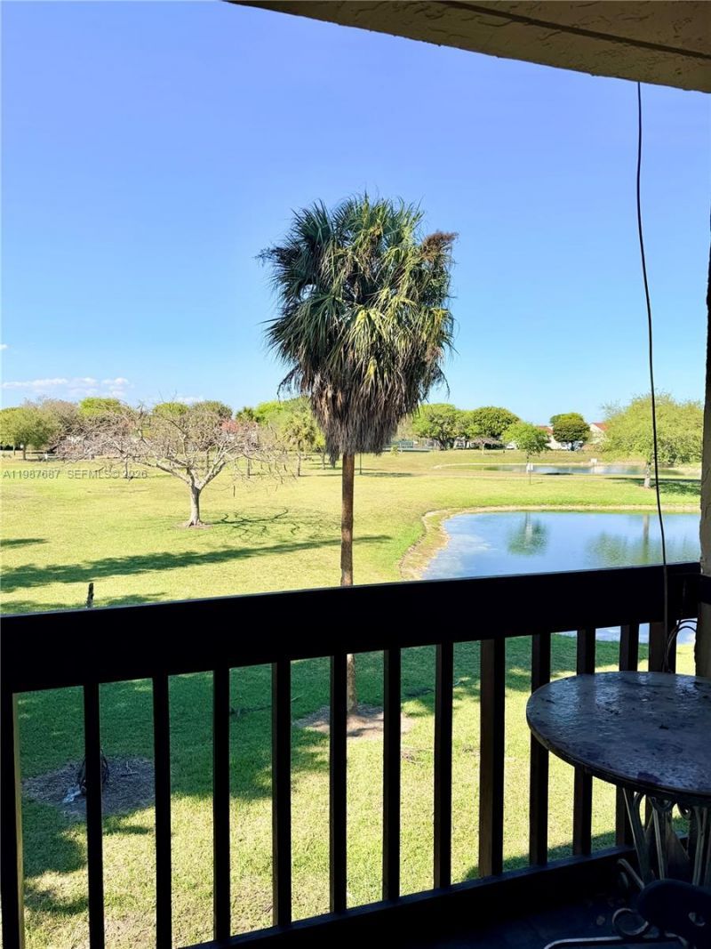 281 W Park Dr , Unit 8-14, Miami, FL 33172 Photo