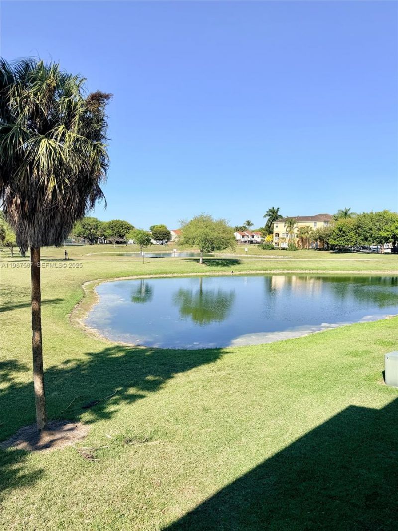 281 W Park Dr , Unit 8-14, Miami, FL 33172 Photo