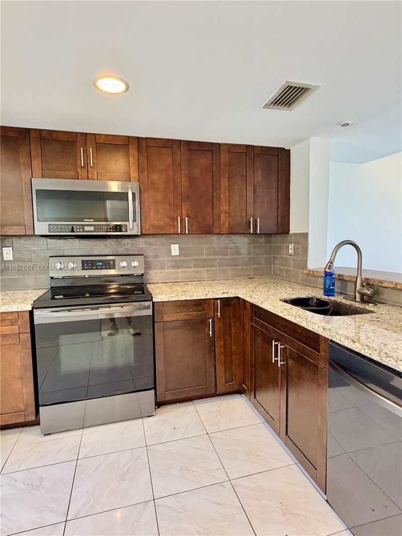 281 W Park Dr , Unit 8-14, Miami, FL 33172 Photo