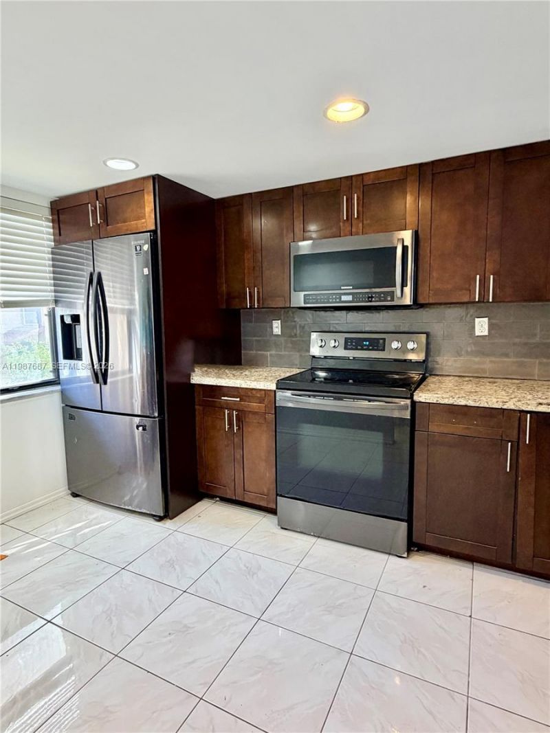 281 W Park Dr , Unit 8-14, Miami, FL 33172 Photo