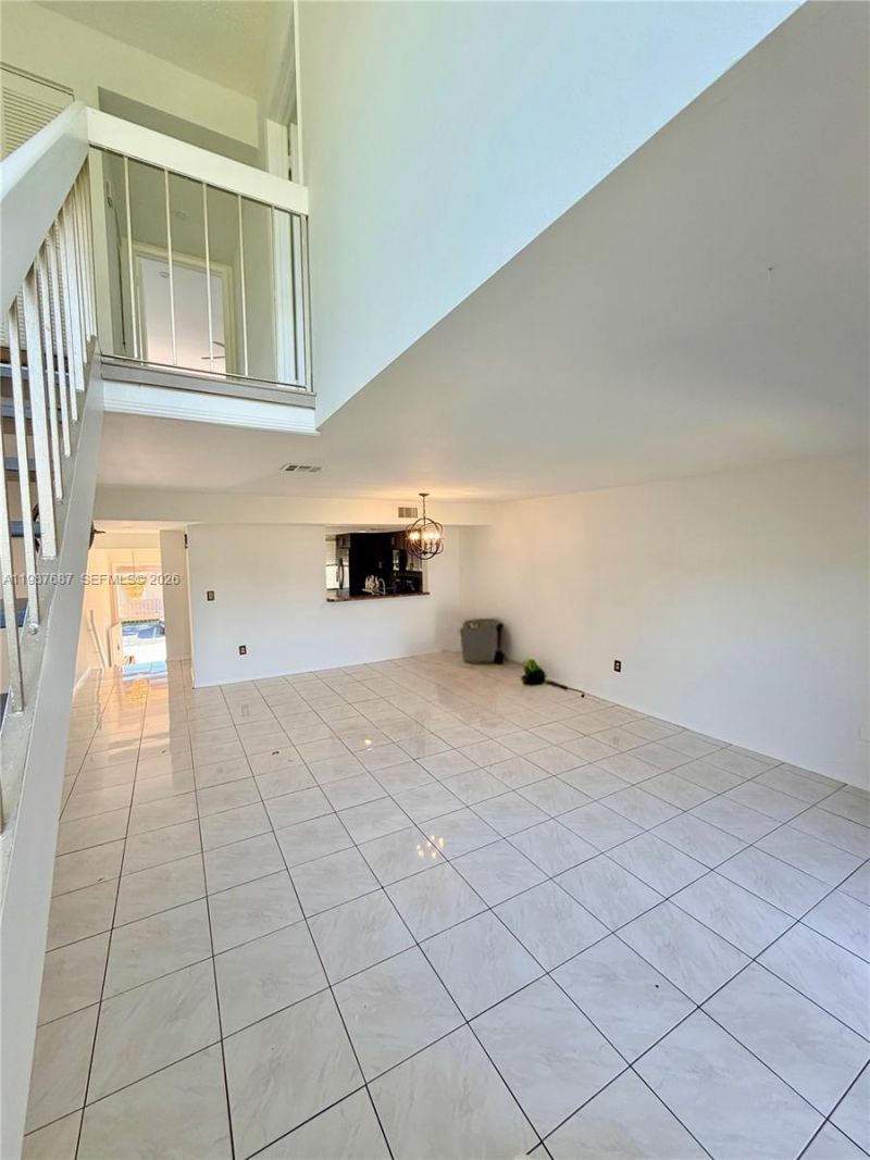 281 W Park Dr , Unit 8-14, Miami, FL 33172 Photo