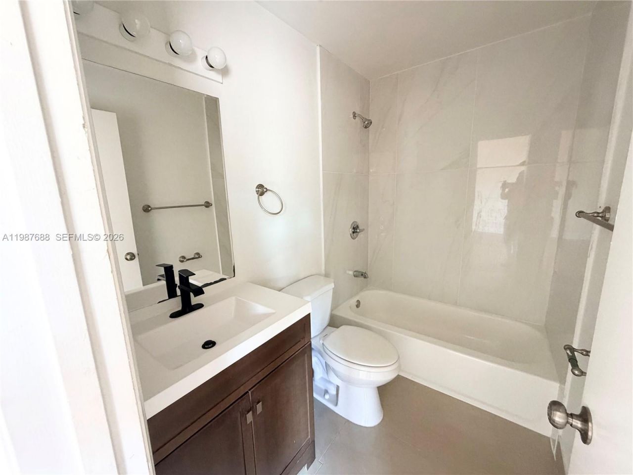 6205 Kendale Lakes Cir , Unit 288, Miami, FL 33183 Photo