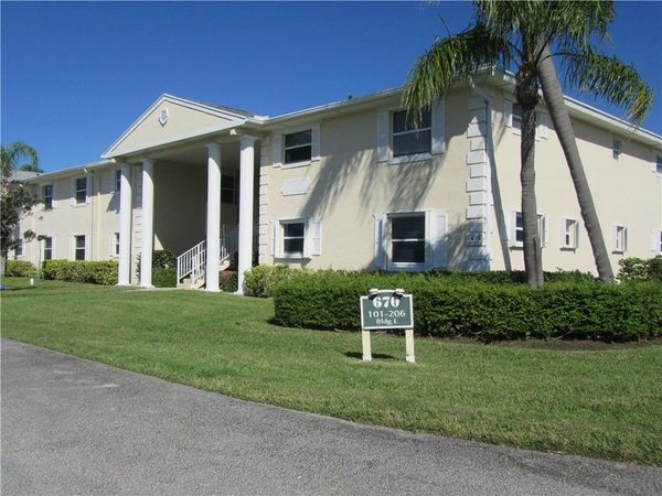 670 E Lake Jasmine Circle, Unit 104, Vero Beach, FL 32962