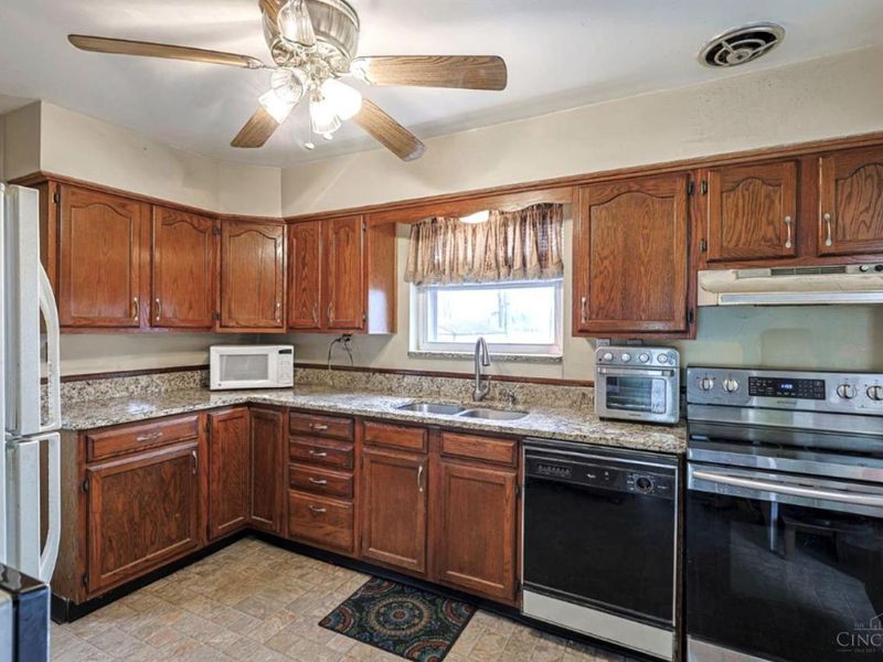 1206 Sycamore Lane, Amelia, OH 45102 Photo 10