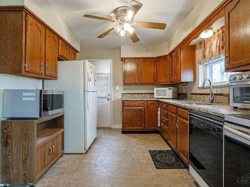 1206 Sycamore Lane, Amelia, OH 45102 Photo 9