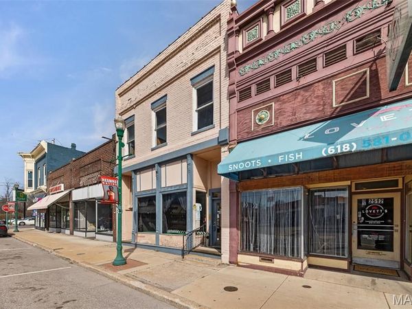 2510 College Avenue , Alton, IL 62002