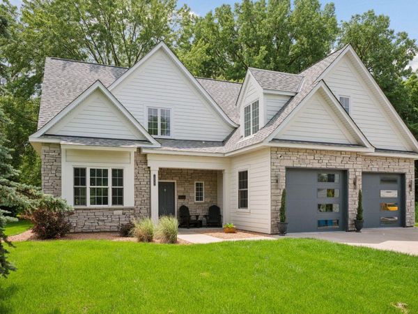 1032 Gardner Street E, Wayzata, MN 55391