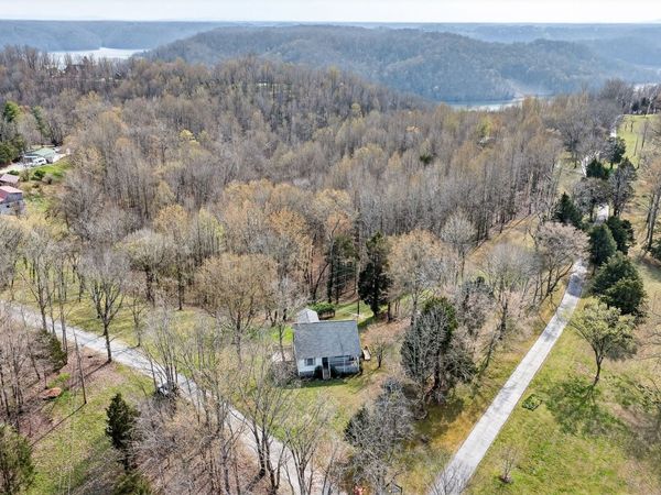 676 Sunny Point Rd , Baxter, TN 38544
