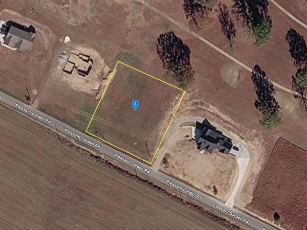 40 Pleasant Garden Rd , Summertown, TN 38483