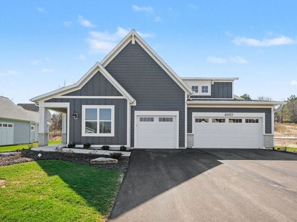 4692 Knapp Bluff Drive NE, Grand Rapids, MI 49525